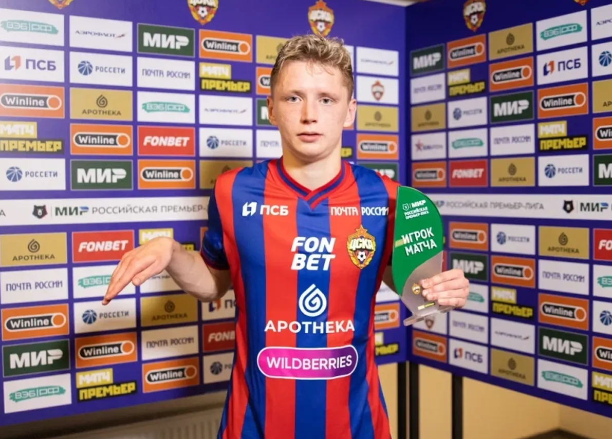 Detstvo i pervye shagi v futbole