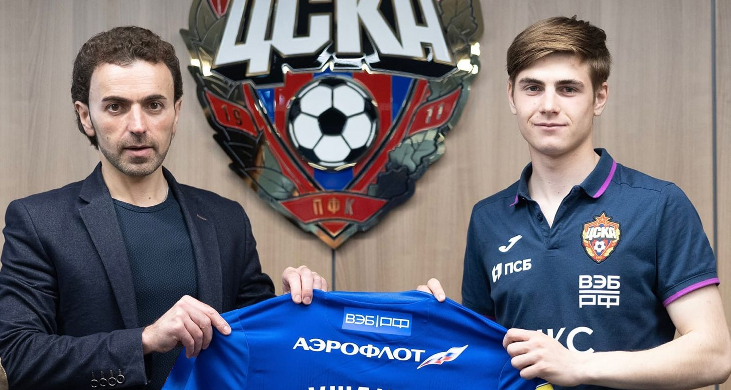Perehod v CSKA i uspehi v molodezhnoj komande