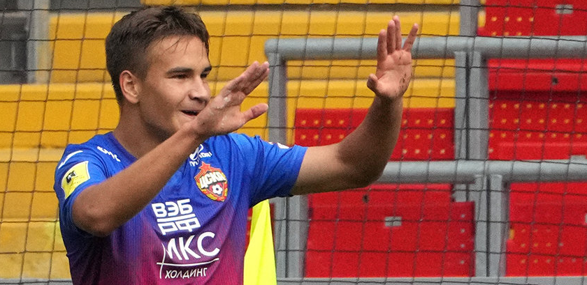Pervyj gol i stanovlenie v sostave CSKA